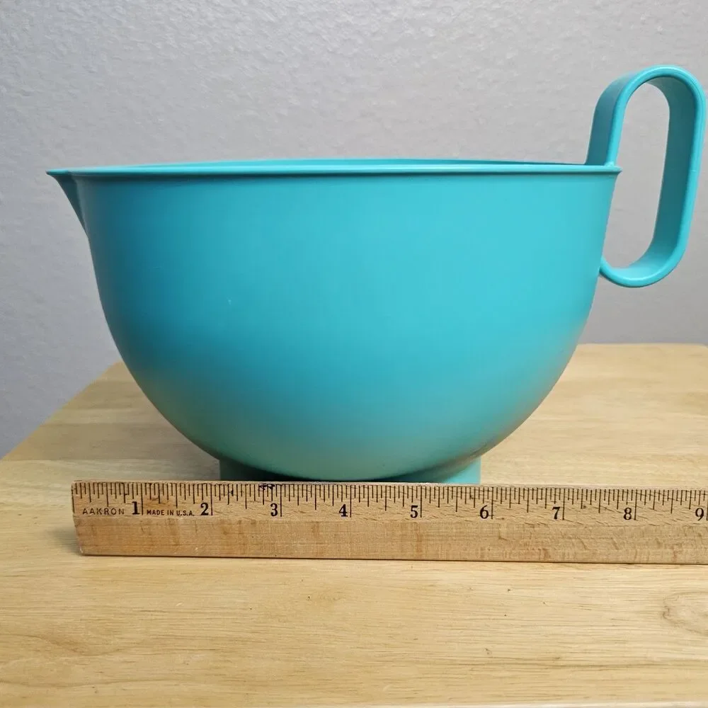 Pampered Chef Turquoise Plastic Mixing Bowl 9